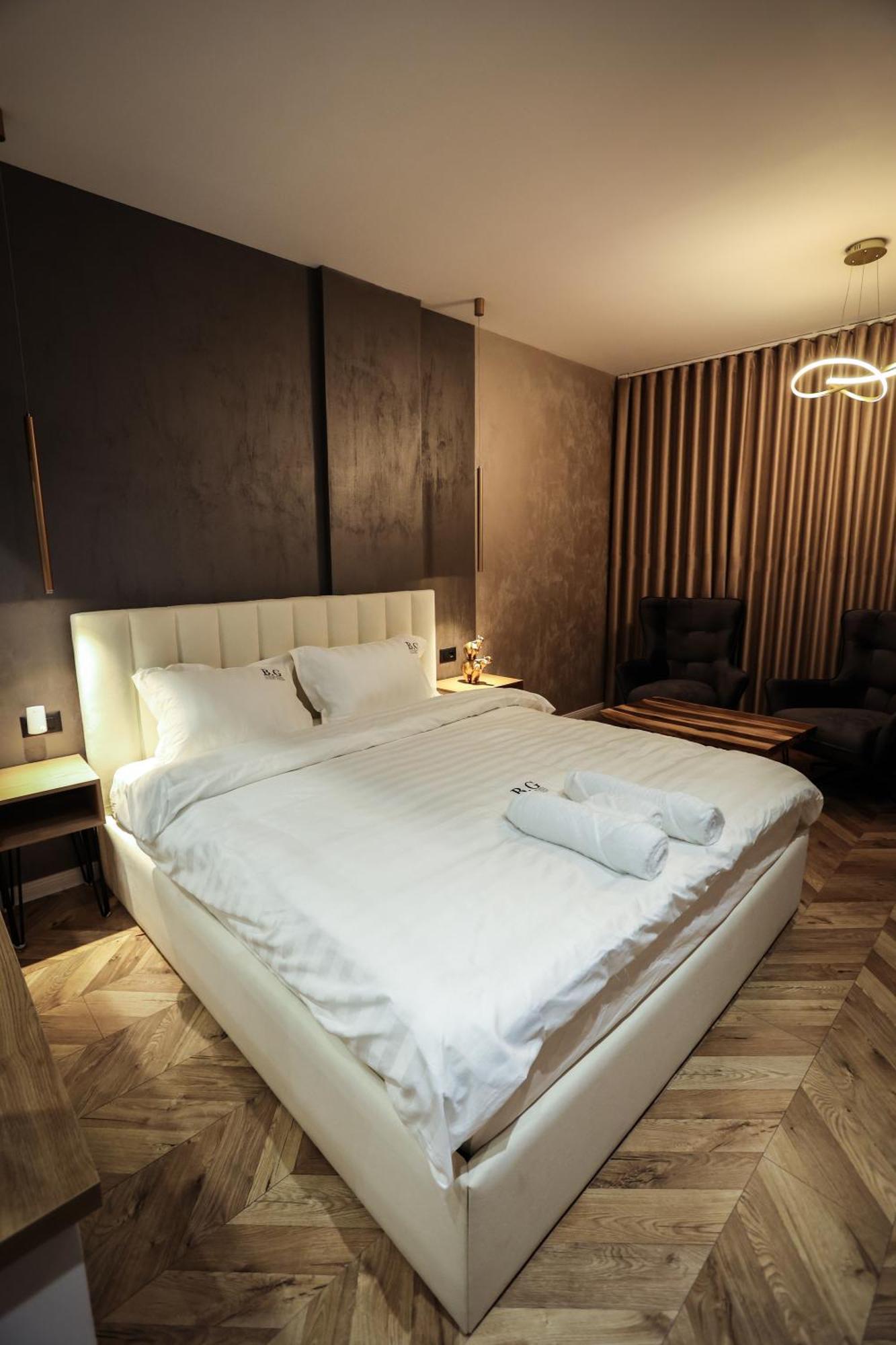 B.g Luxury Korcza