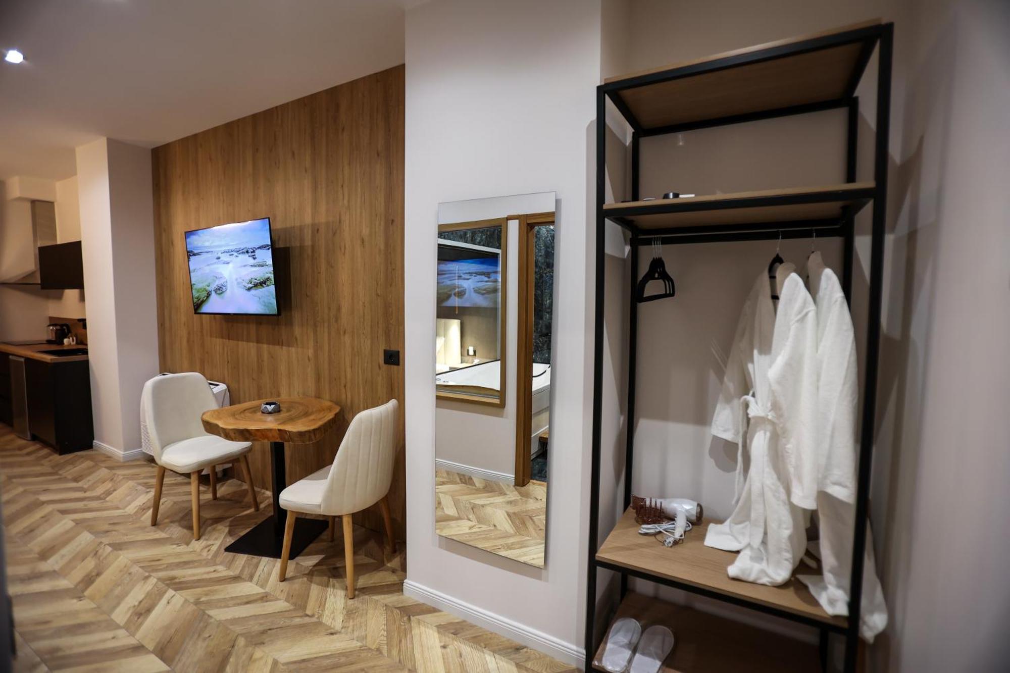 B.g Luxury Apartament