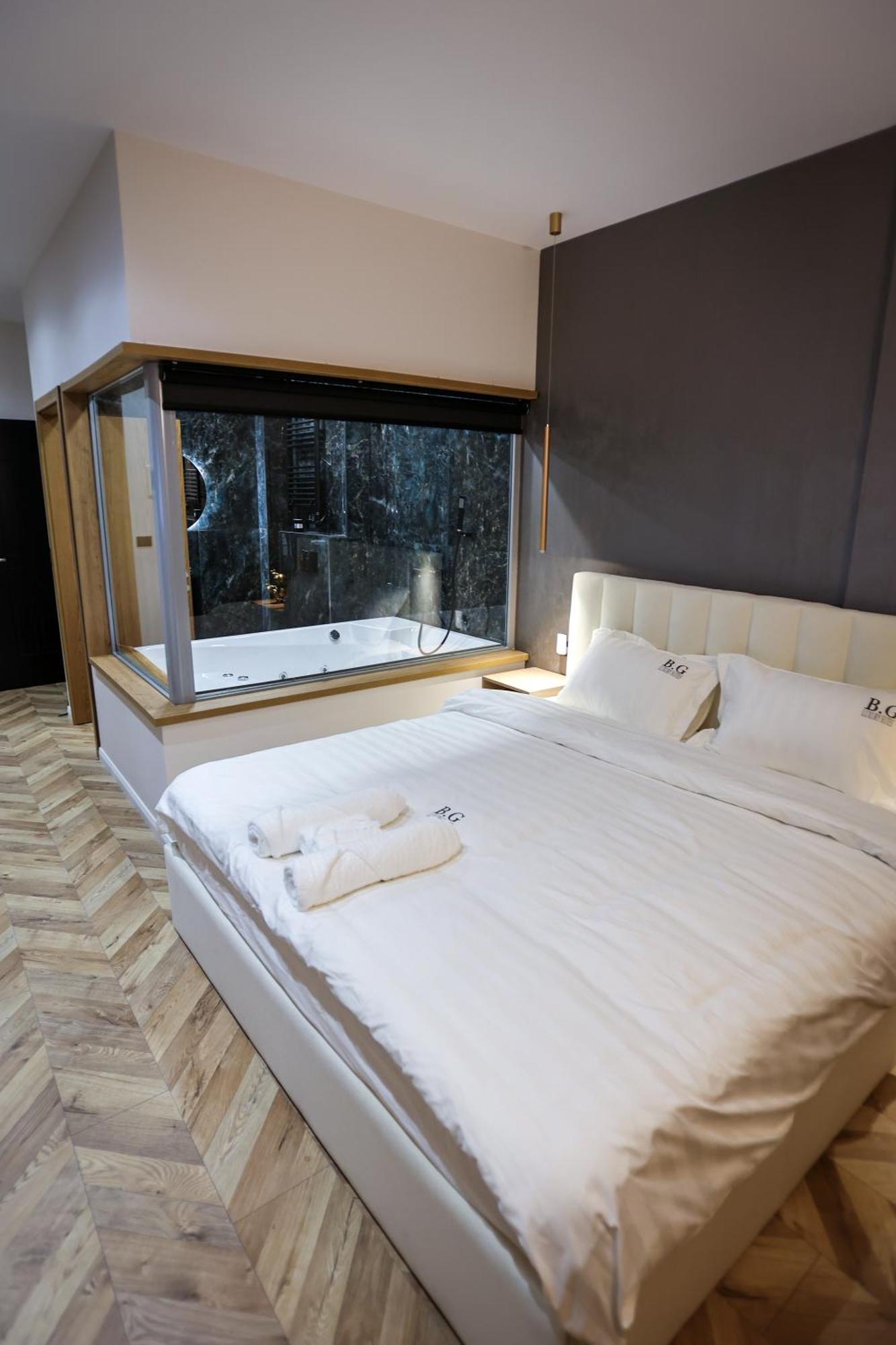 B.g Luxury Korcza