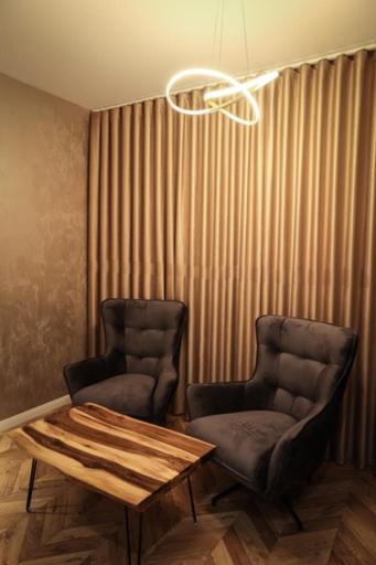 B.g Luxury Apartament Korcza