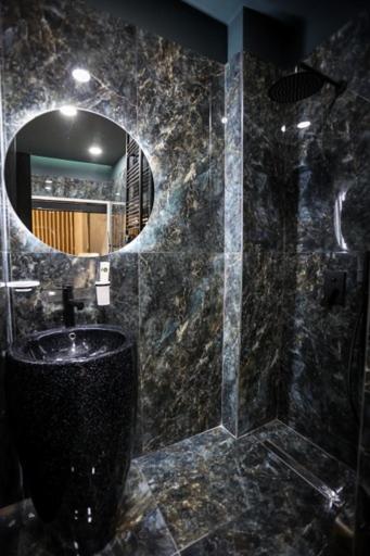 B.g Luxury Apartament Korcza