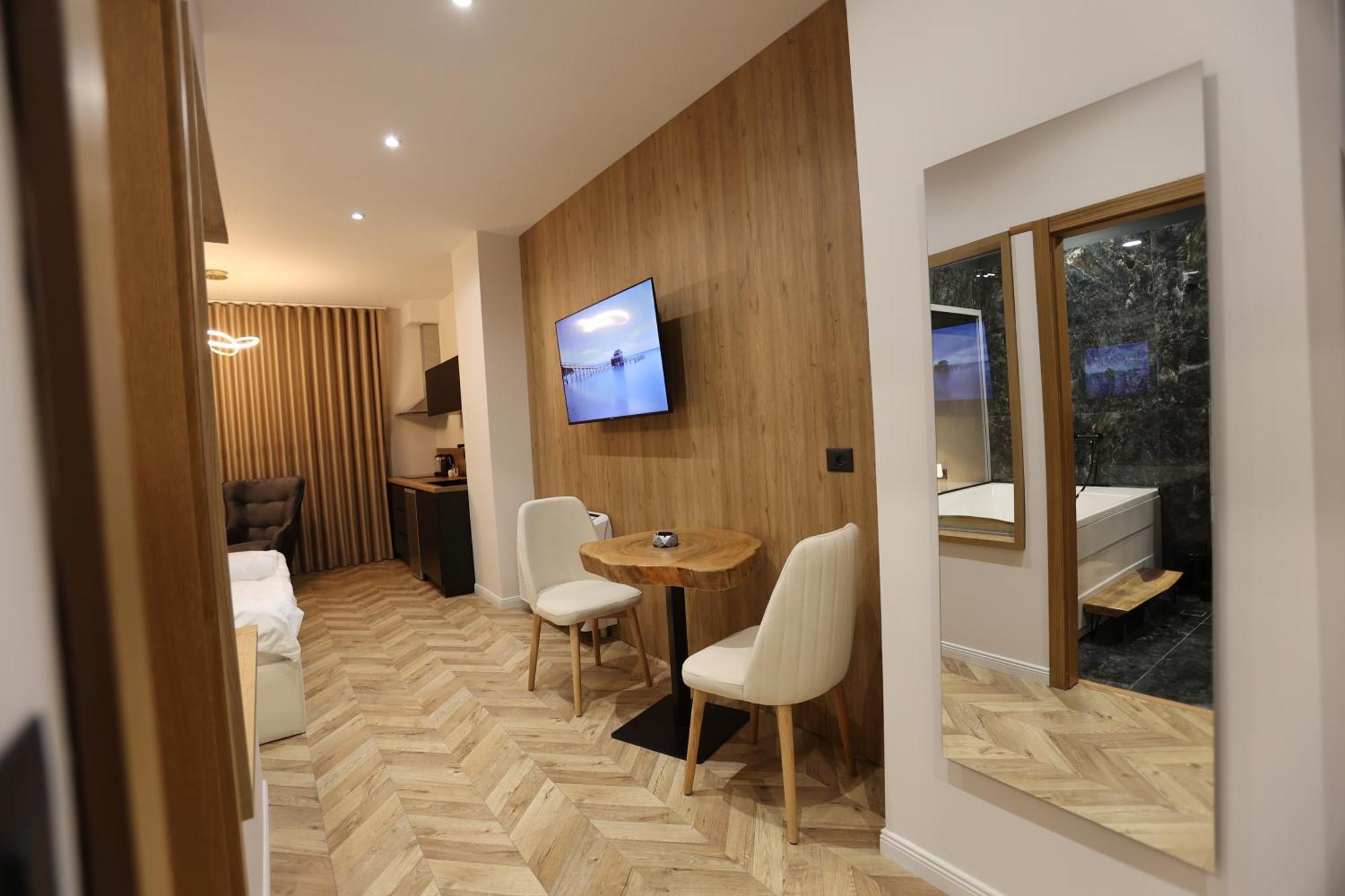 B.g Luxury Apartment Korce