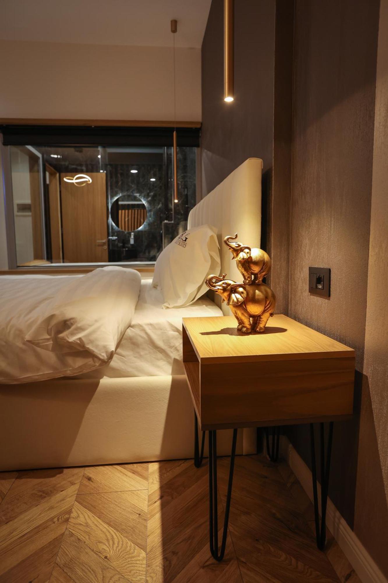 B.g Luxury * Korce