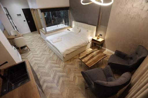 B.g Luxury Korce